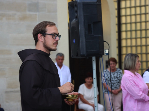 FOTO: Započela trodnevnica na Šćitu uoči Male Gospe, prvi dan posvećen školarcima