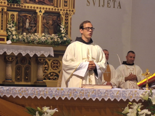 FOTO: Šćitski vikar fra Tomislav Vidović proslavio mladu misu