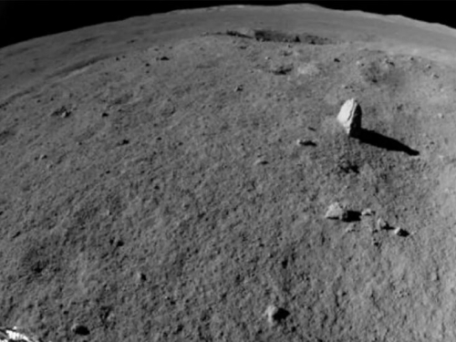 Kineska sonda snimila neobičan kamen na stražnjoj strani Mjeseca