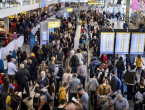 Kaos na aerodromu u Amsterdamu, ljudi čekaju na okolnim ulicama