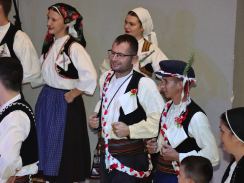 FOTO/VIDEO: Večer folklora u Prozoru