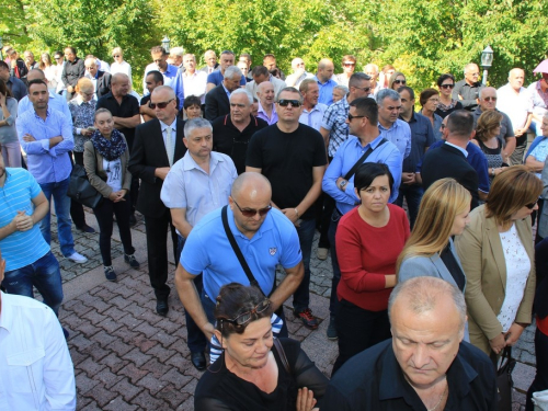 FOTO/VIDEO: Na Uzdolu obilježena 22. obljetnica stravičnog pokolja nad Hrvatima