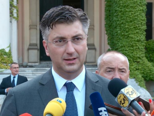 Plenković: Otpis dijela duga Vrhbosanske nadbiskupije potpora Hrvatima u BiH