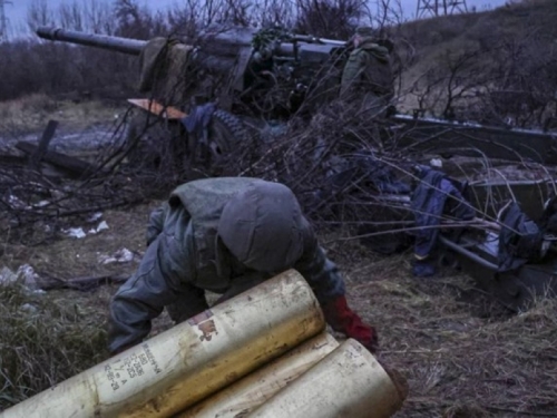 Ukrajinski obavještajci: Na poljima trunu stotine tijela. Neka su naslagana kao zid