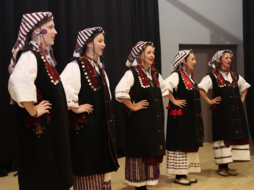 FOTO: Večer folklora u Prozoru: HKUD-ovi ''Rama'' i ''fra Petar Bakula'' oduševili publiku