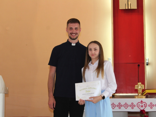 FOTO: U Prozoru održan 18. festival duhovne glazbe ''Djeca pjevaju Isusu''