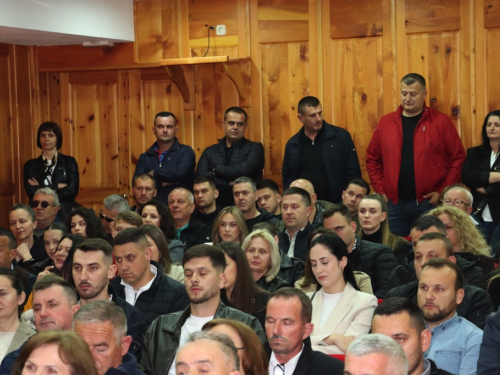 FOTO: Na Šćitu predstavljena knjiga ''Oluje u nama'' autora Ivana Tadića