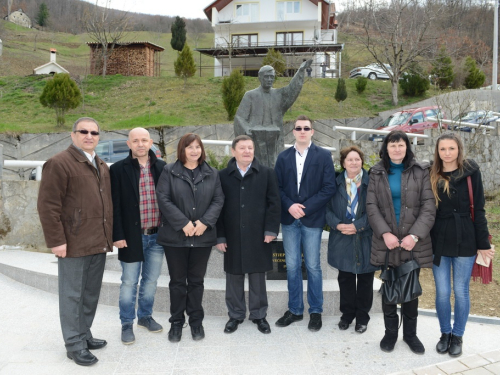 FOTO: Mons. dr. Pero Sudar blagoslovio novi križ i spomenik Stjepanu Džalti na Uzdolu