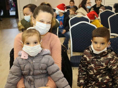 FOTO: Sv. Nikola razveselio mališane u Rumbocima