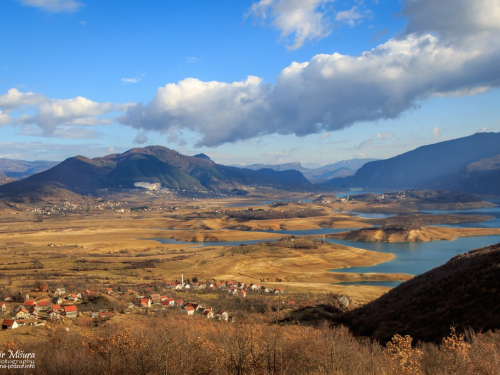 Stara Rama polako izranja iz vode