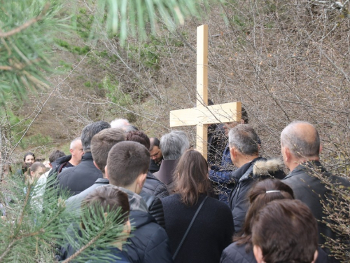 FOTO: Ramski put križa na brdo Gračac