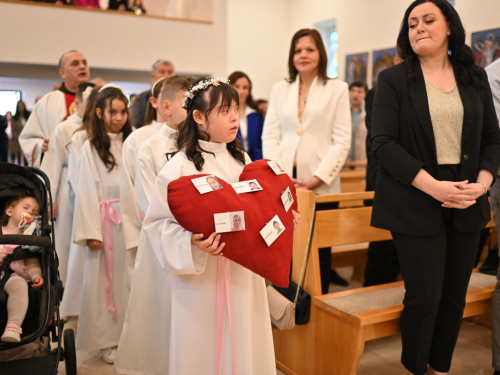 FOTO: Prva pričest u župi Gračac