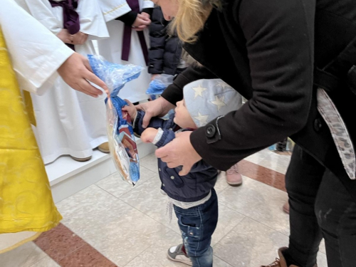 FOTO: Sv. Nikola razveselio djecu na Orašcu