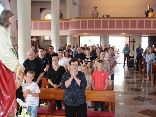 FOTO: 16. festival duhovne glazbe ''Djeca pjevaju Isusu'' u župi Prozor