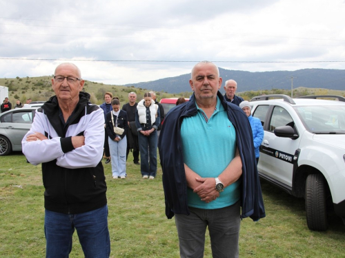 FOTO: Druženje Rumbočana i sv. misa na Zahumu