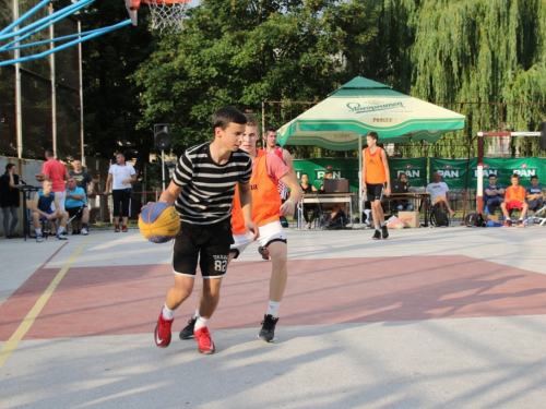 FOTO: Ekipa ''ALF Market'' osvojila Streetball za juniore