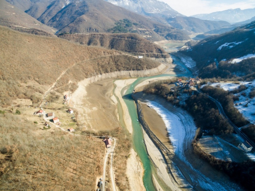 FOTO/VIDEO: Jablaničko jezero povuklo se iz Donje Rame