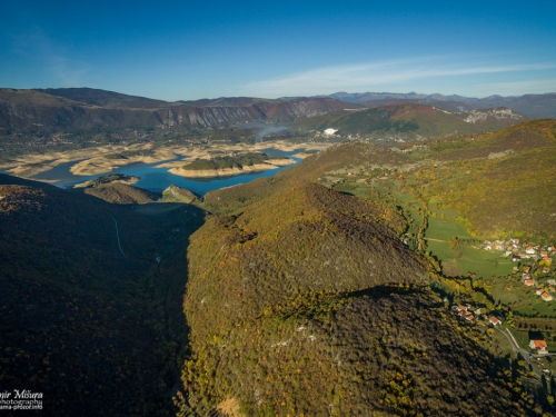 FOTO/VIDEO: Orašac u bojama jeseni