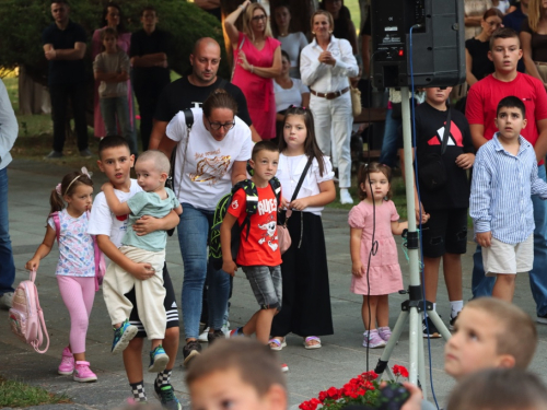 FOTO: Započela trodnevnica na Šćitu uoči Male Gospe, prvi dan posvećen školarcima