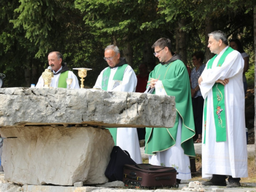 FOTO: Na Vran planini služena misa za poginule duvandžije