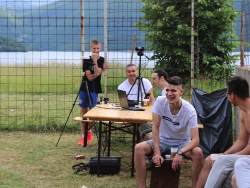FOTO/VIDEO: 'Caffe bar Grand' osvojio prvo mjesto na turniru u odbojci u Ripcima