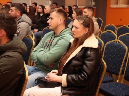 FOTO: Tečaj priprave za brak u župi Gračac