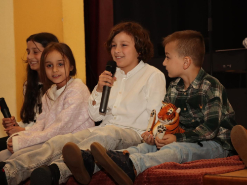 FOTO: U Prozoru predstavljena slikovnica Magdalene Jeličić ''Djed, dječak i računalo''