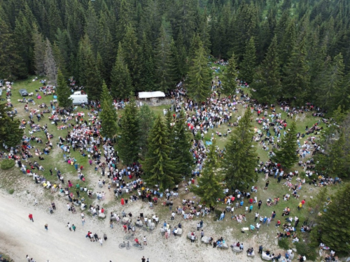 FOTO/VIDEO: Tisuće vjernika na Kedžari proslavilo Divin dan