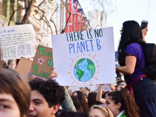 SAD službeno izašao iz Pariškog sporazuma za borbu protiv klimatskih promjena