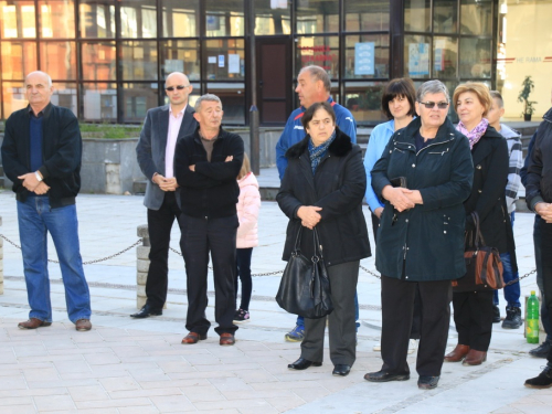 FOTO: Povodom Svih svetih u Prozoru zapaljene svijeće za poginule i preminule branitelje