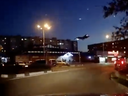 Pojavila se nova snimka pada borbenog aviona na zgradu u Rusiji