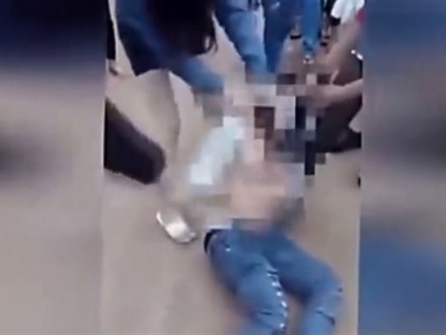 Nasilnice 15-godišnju djevojčicu skinule, bacile na pod i brutalno pretukle!