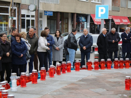 FOTO: Povodom Svih svetih u Prozoru zapaljene svijeće za poginule i preminule branitelje