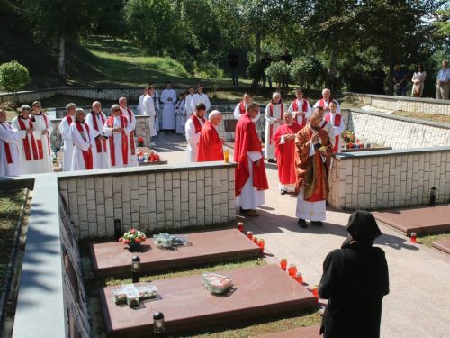 FOTO: Obilježena 28. obljetnica stradanja Hrvata na Uzdolu