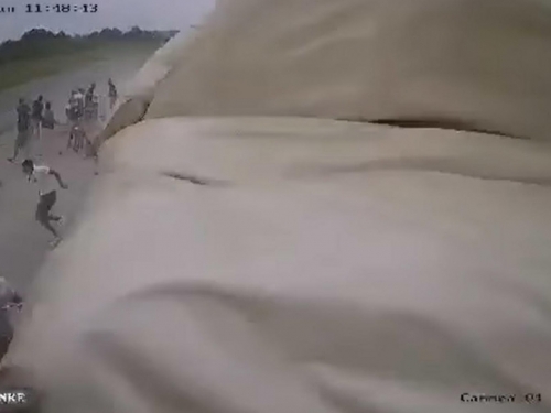 VIDEO: Olujni vjetar u par sekundi samljeo cijeli šator