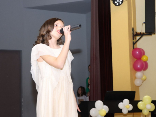 FOTO: Ines Markešić i Magdalena Zadro pobjednice dječjeg festivala ''Mala Rama 2024.''