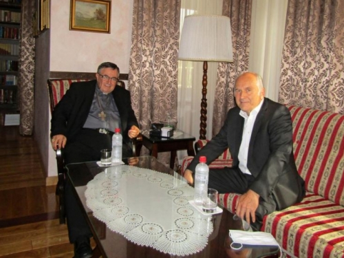 Kardinal Puljić i Inzko razgovarali o problemu gubitka imovine Hrvata