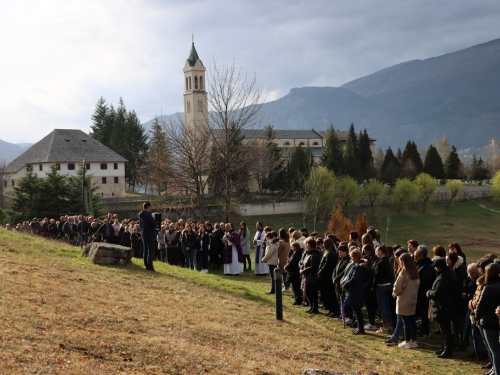 FOTO: Put križa kroz fratarski gaj na Šćitu