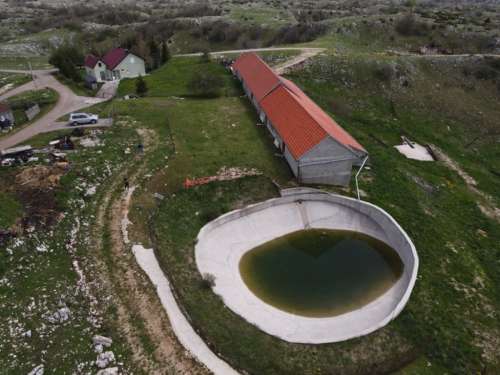 OGLAS: Prodaje se kuća, štala i zemljište na Kozlu