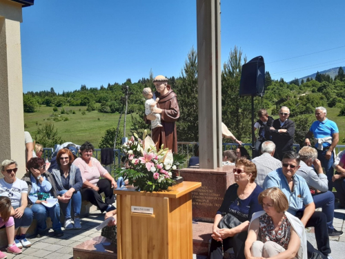 FOTO: Vjernici na Pidrišu proslavili sv. Antu