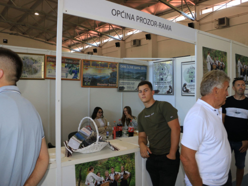FOTO: Otvoren 18. sajam ''Dani šljive Prozor - Rama 2025.''