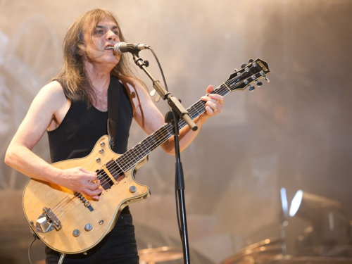 Preminuo osnivač i gitarist legendarnih AC/DC