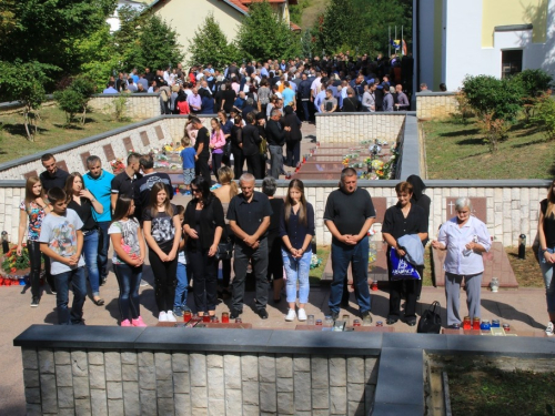 FOTO/VIDEO: Na Uzdolu obilježena 22. obljetnica stravičnog pokolja nad Hrvatima