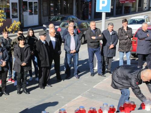 FOTO: Povodom Svih svetih u Prozoru zapaljene svijeće za poginule i preminule branitelje