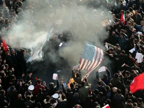 Tisuće na ulicama Teherana viču: "Smrt Americi"