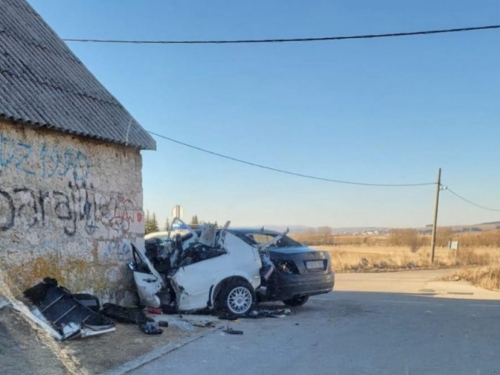 Tomislavgrad: Dvije osobe smrtno stradale u prometnoj nesreći