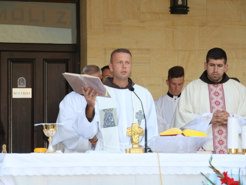 FOTO: Drugi dan trodnevnice na Šćitu - blagoslov prvašića i školskih torbi