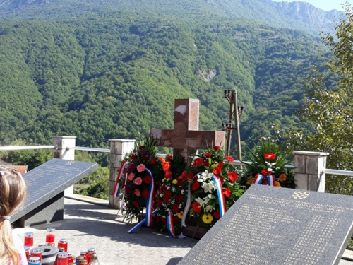 FOTO: Obilježena 26. obljetnica stradanja Hrvata na Hudutskom