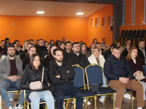 FOTO: Tečaj priprave za brak u župi Gračac