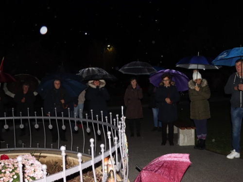 VIDEO/FOTO: U Podboru započela molitva krunice za domovinu